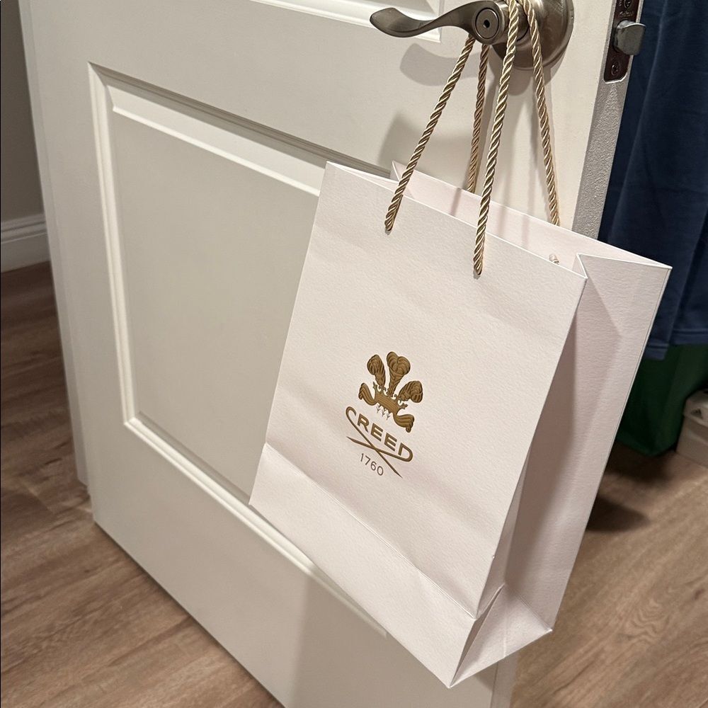 Creed Luxury White and Gold Bag with tissue paper - Picture 8 of 12